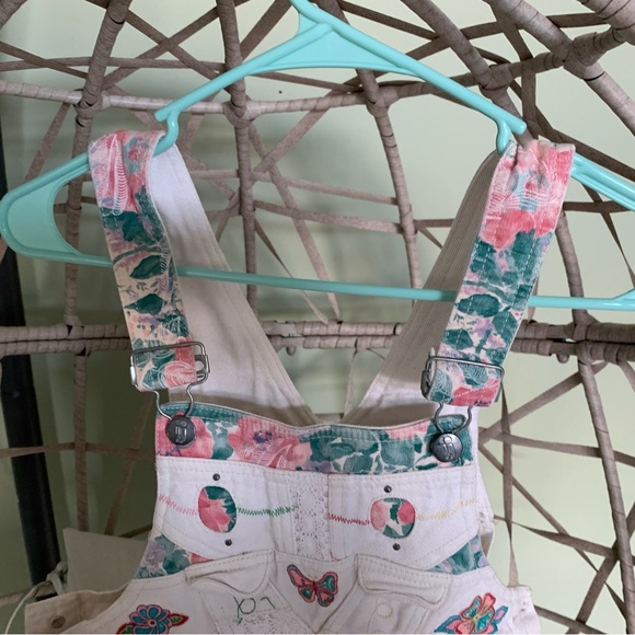 “Kidcore” Vintage white jean romper overalls - white overalls - Jean shortalls - Picture 4 of 10